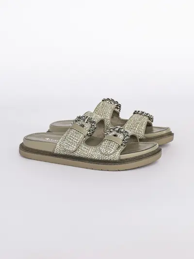 Пантолеты зеленого цвета с элементами плетения